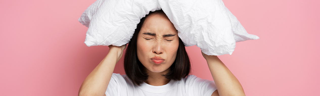 Acouphènes la nuit : Conseils et astuces pour mieux dormir avec des acouphènes - VivaSon